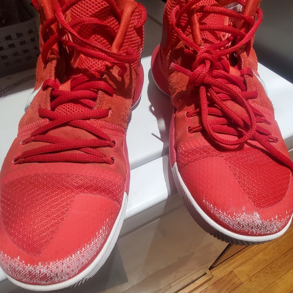 Nike Kyrie Irving Men's 3 University